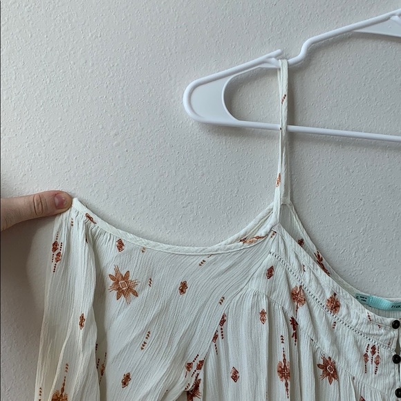 Patterned blouse with shoulder hole - Picture 3 of 4